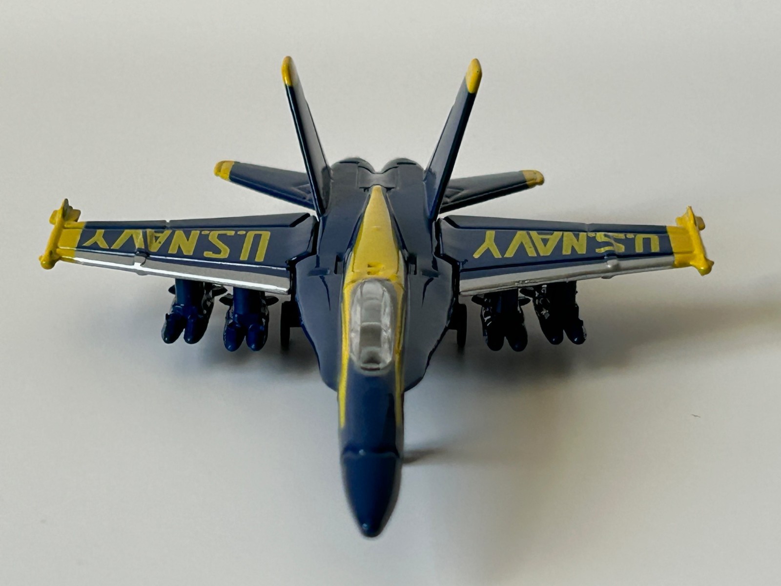 F18 Hornet US Navy Fighter Air Aircraft Model Toy Diecast Maisto 1:100 Scale