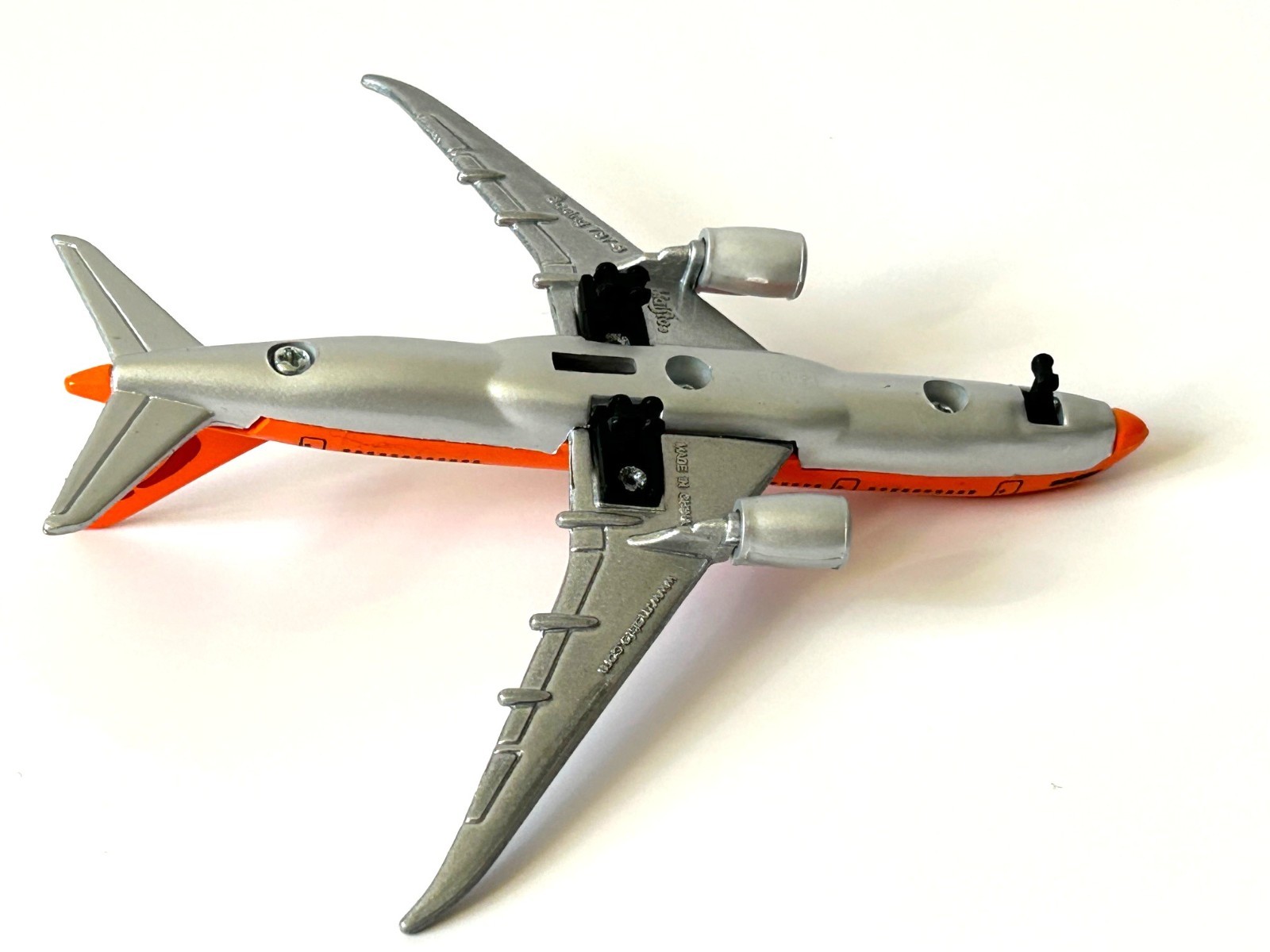 Boeing 787-8 American Plane Airliner Model Toy Orange Diecast 1:500 Scale Maisto