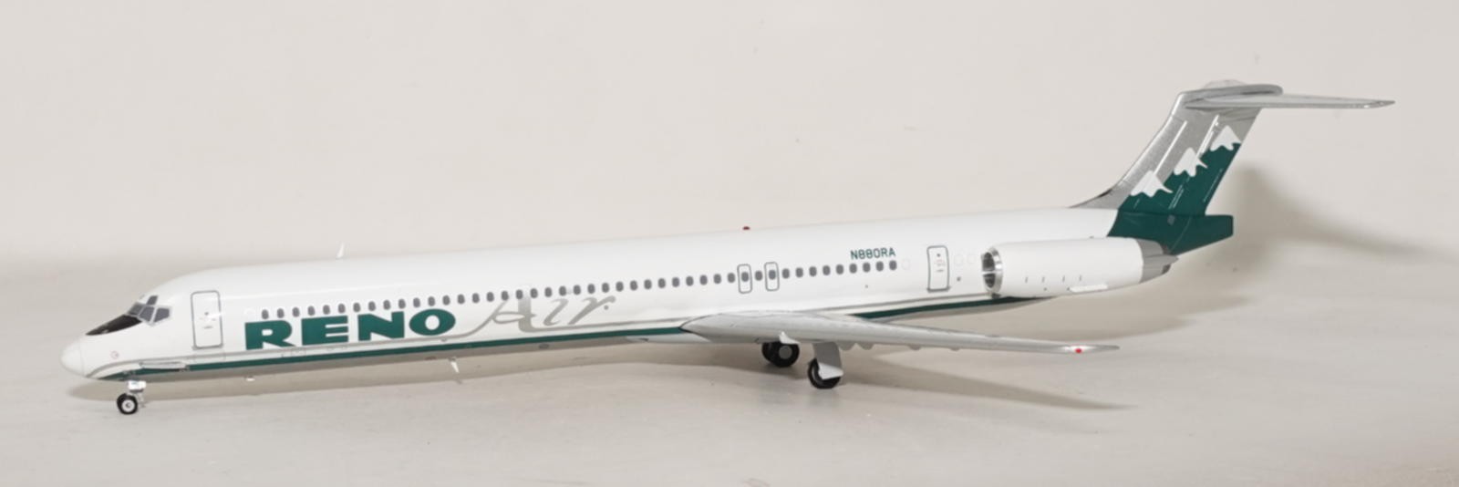 1:200 Jet-X Reno Air MD-80 N880RA 94013 JX024-2-001 Airplane Model