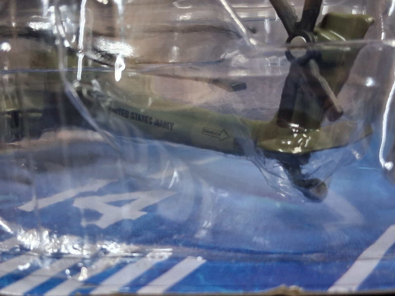 2010 Maisto Tailwinds P-47D Thunderbolt/Us Army Helicopter Lot Of 2