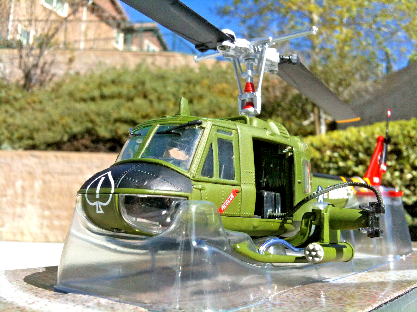 Corgi Bell UH-1E Huey Assault Helicopter USMC HMLA-267 Camp Pendelton, CA 1:48