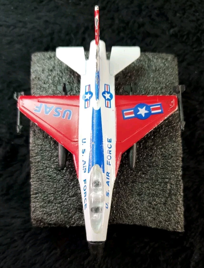 Zee Toys Dyna-Flite A144 US Air Force General Dynamics F-16 Fighting Falcon