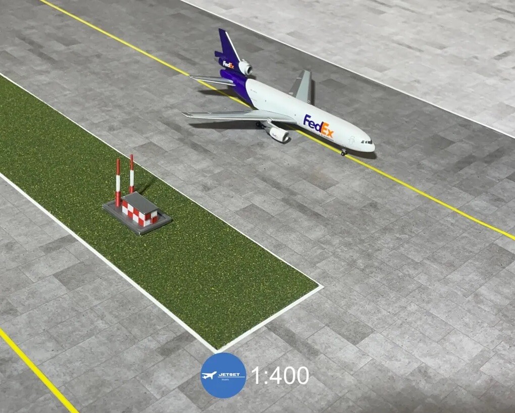 Jetset Models 1:400 2x Airport Radar Checkered