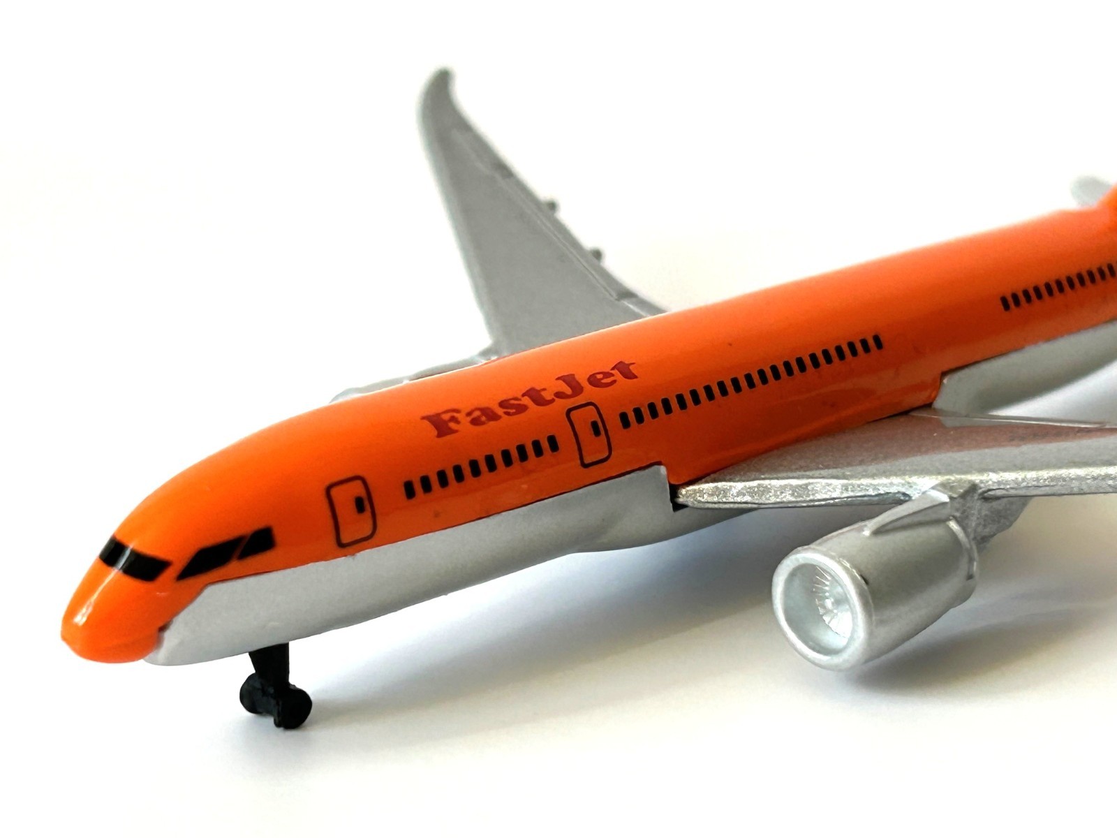 Boeing 787-8 American Plane Airliner Model Toy Orange Diecast 1:500 Scale Maisto