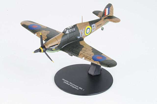 DAWF24 De Agostini Hurricane Mk I 1/72 Model RAF No.1 Sqn