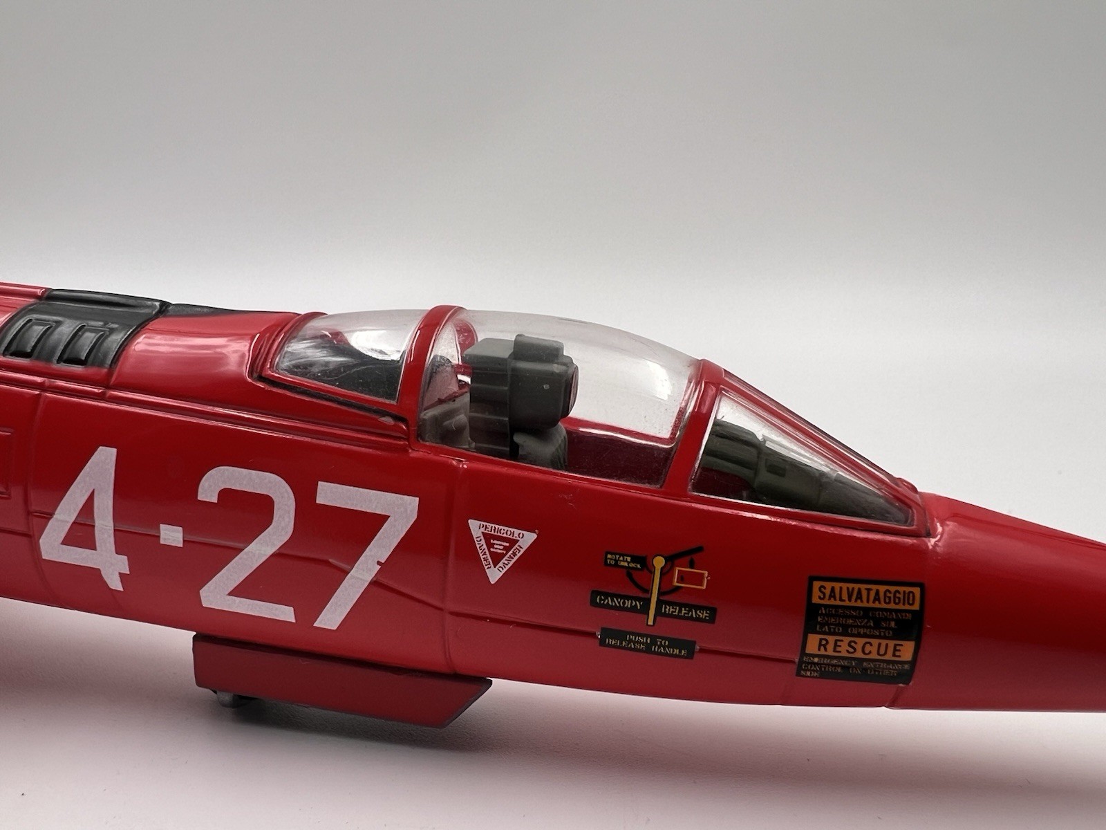 F-104 Starfighter Italia/ Ferrari 1:48 Diecast Model by Franklin Mint No Box