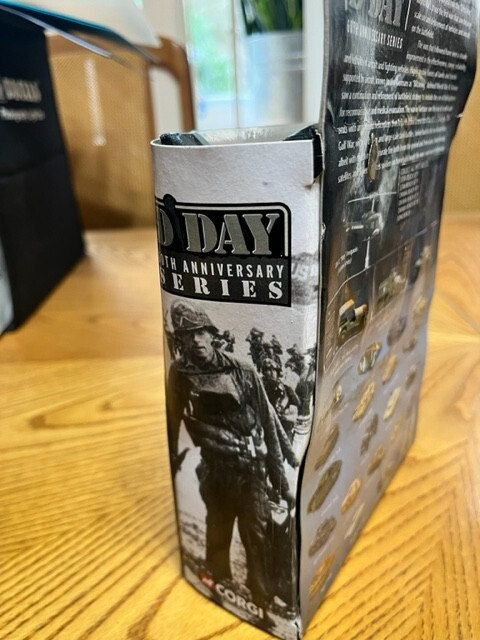 CORGI SHOWCASE COLLECTION D-DAY 60TH ANNIVERSARY SERIES OMAHA BEACH SET #3