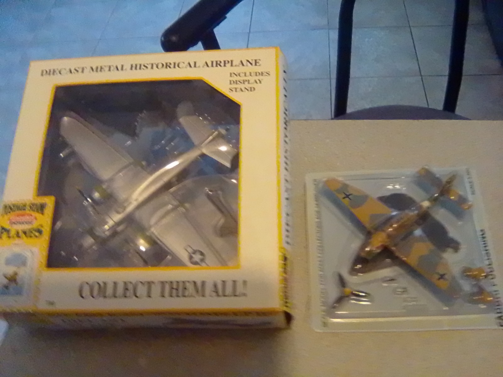 1:100 Diecast WW-2 Italeri New Stuka, B-25J 1/100 New.Stam Postal.