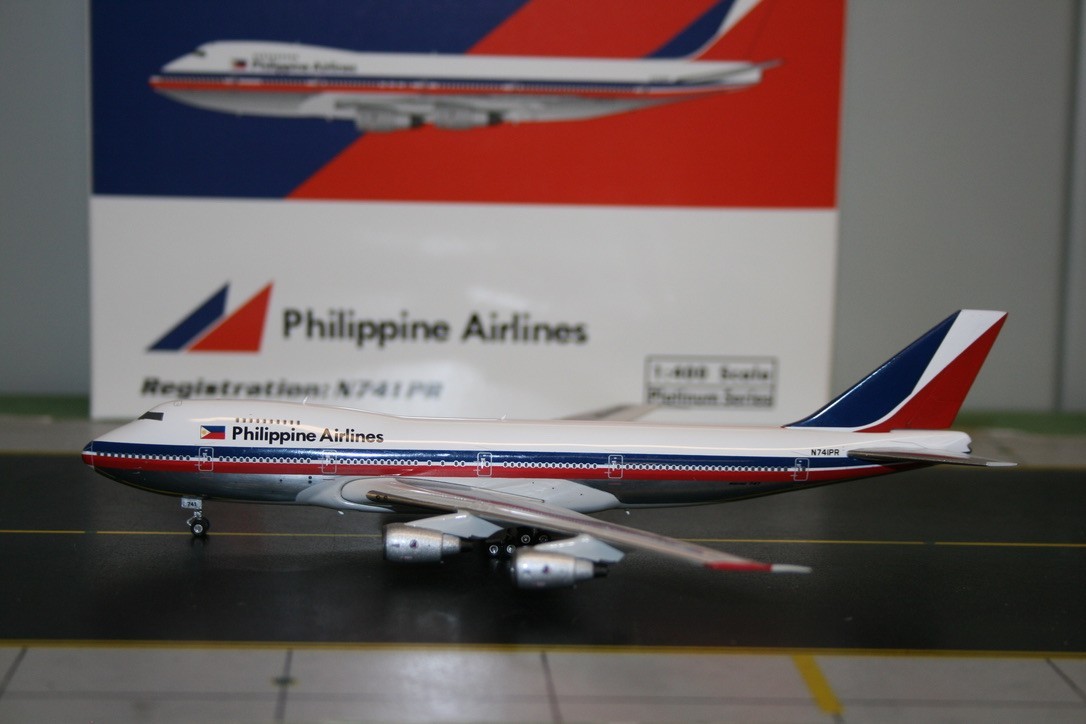 Phoenix 1:400 Philippine Airlines Boeing 747-200 N741PR (11889) Philippines