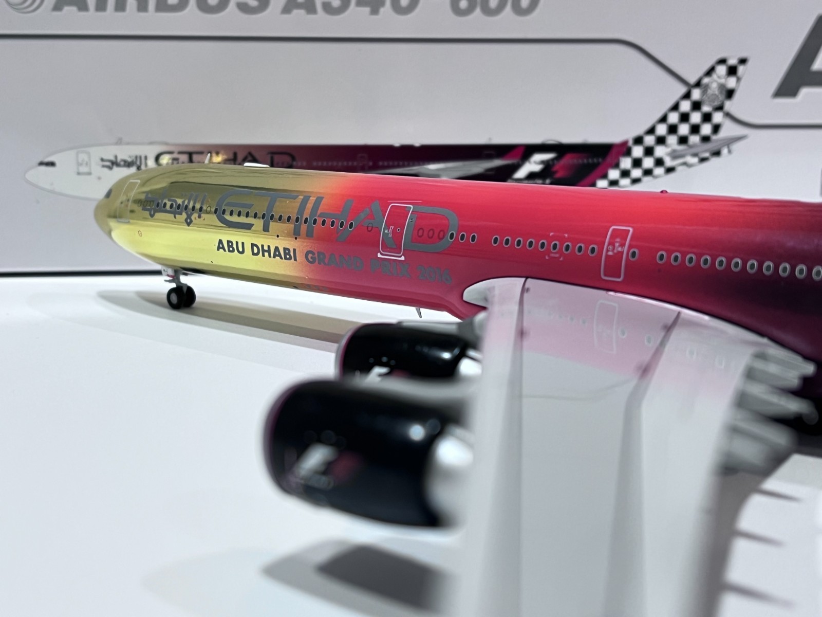 JC Wings 1:200 Etihad Airbus A340-600 Formula One F1 GOLD limited edition A6-EHJ