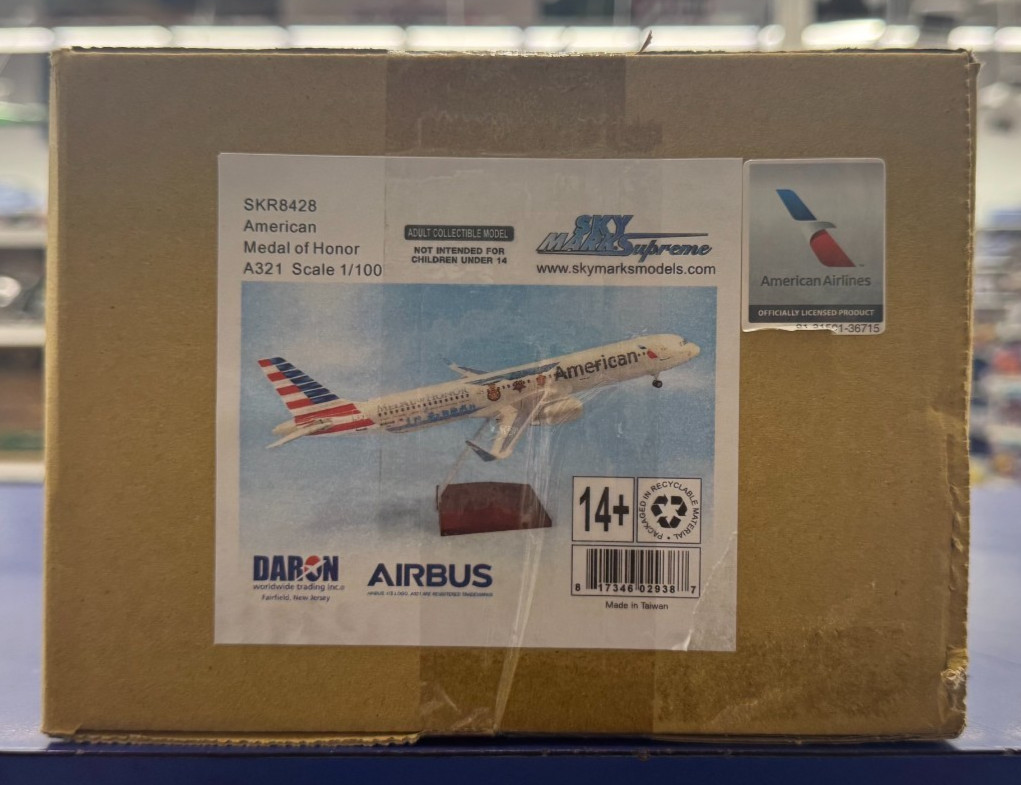 Sky Marks Supreme 1/100 American Medal Of Honor A321 w/Wood Base Diecast SKR8428