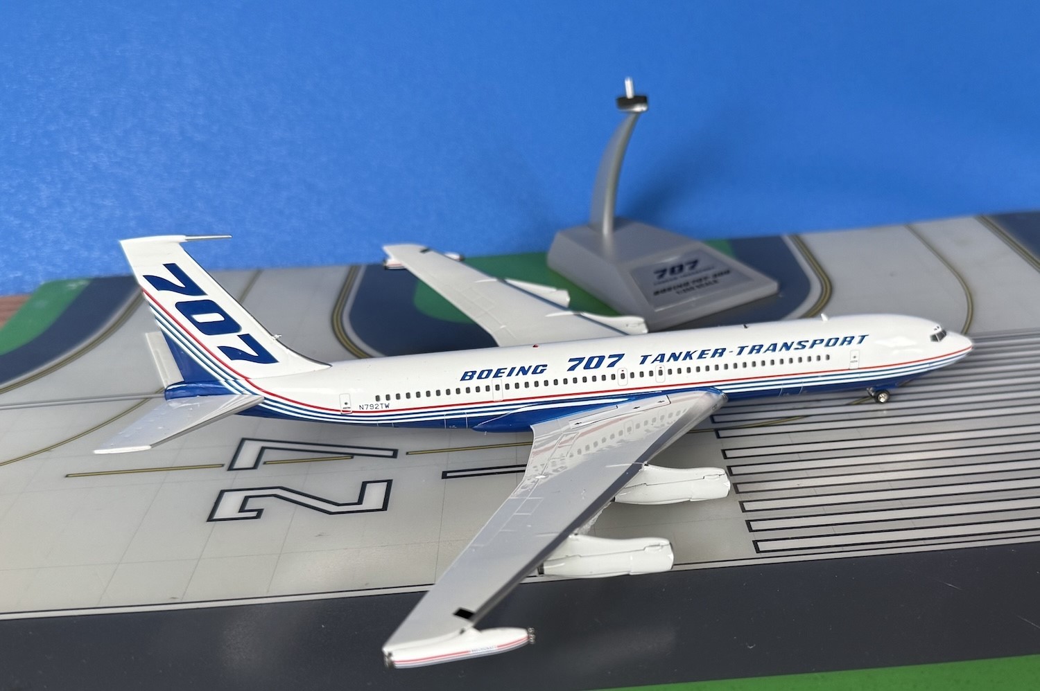 Boeing Boeing 707-331C N792TW Tanker Transport 1:200 scale diecast Inflight