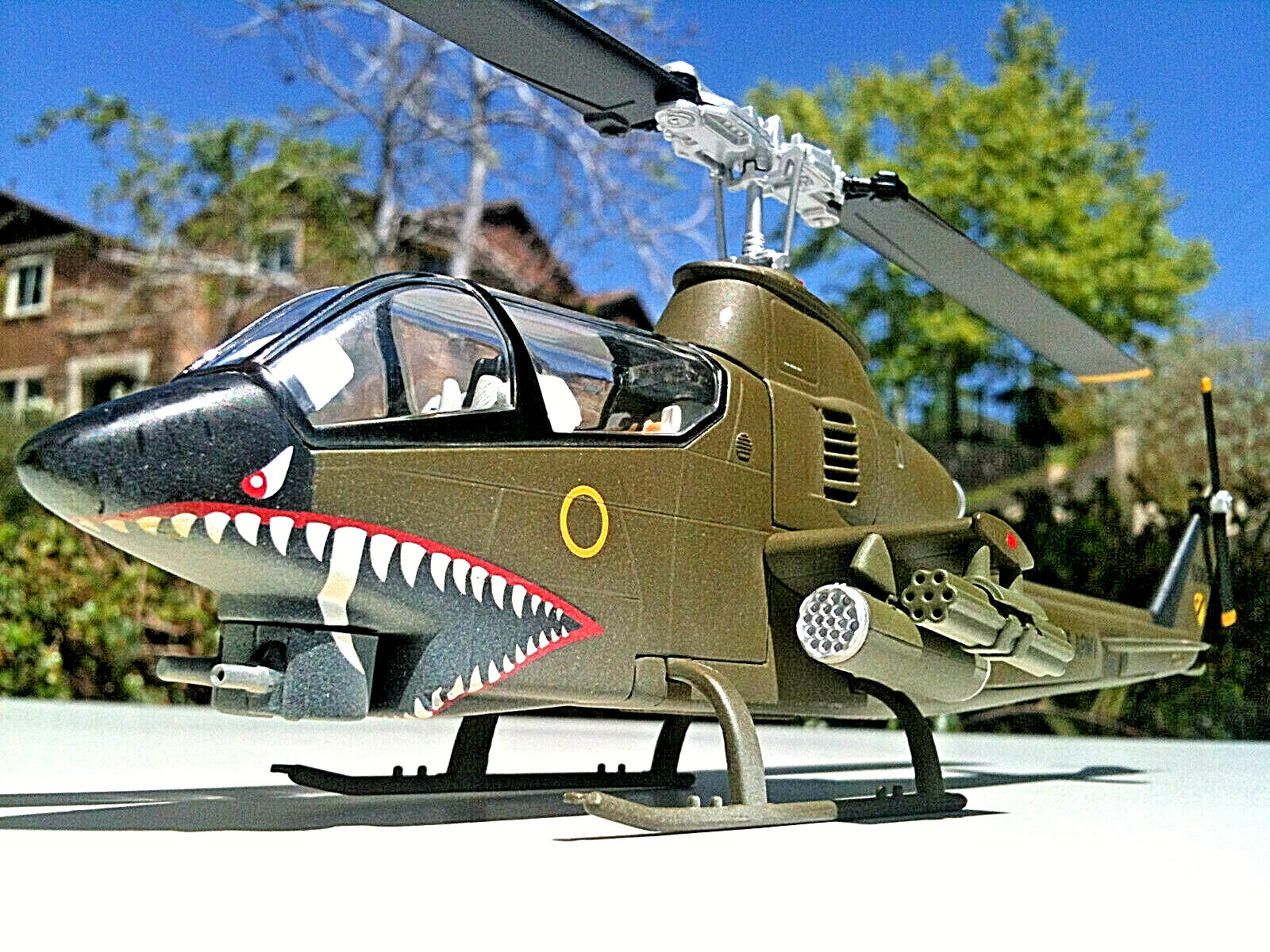 Corgi Bell AH-1G Cobra Attack Helicopter US Army, The Crystal Ship Vietnam 1:48