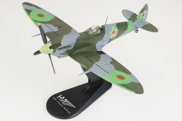 HA8324 Hobby Master Spitfire Mk IX 1/48 Model Russian Spitfire Hangar 11