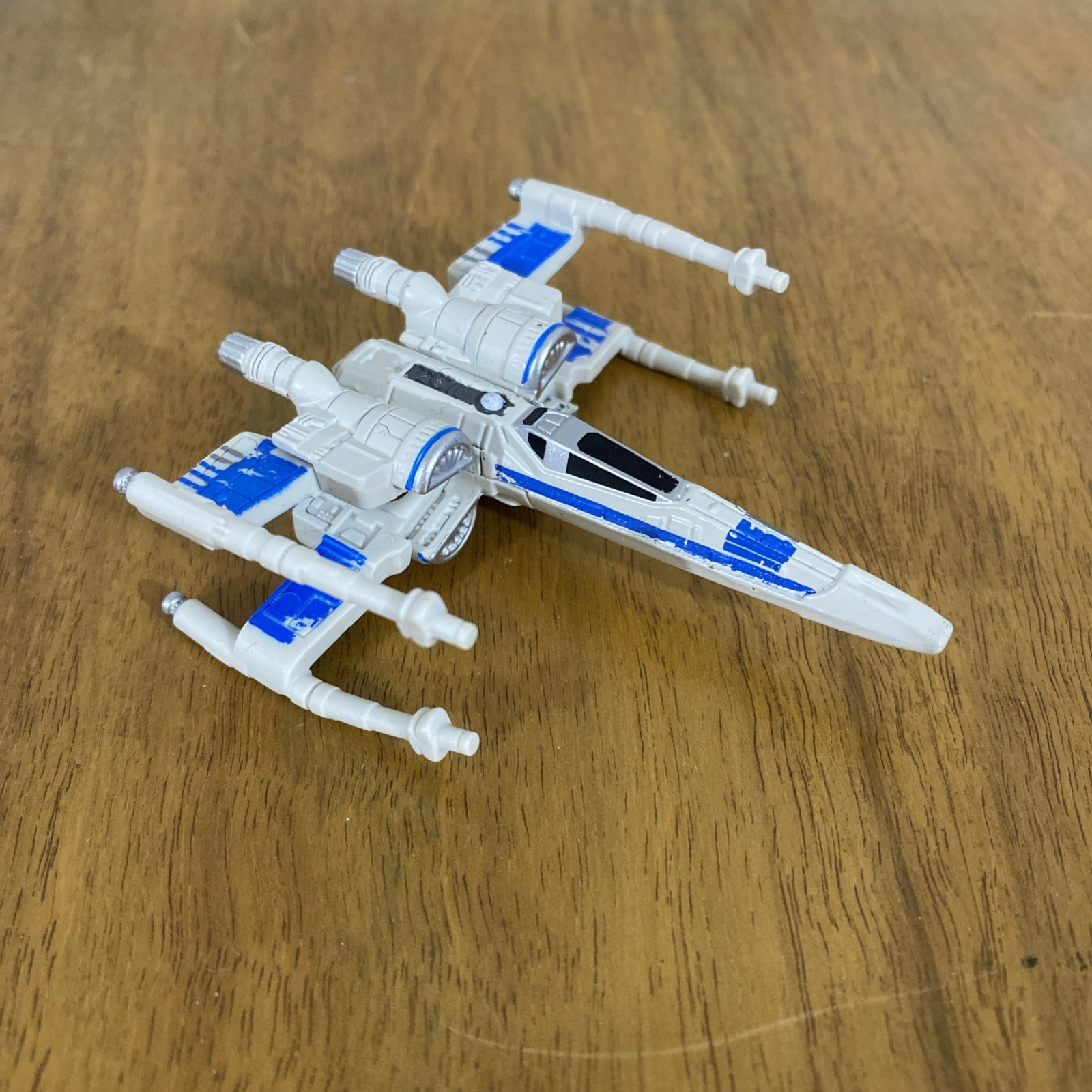 🔥RESISTANCE X-WING FIGHTER Star Wars Hot Wheels Starships Mattel no stand 🔥