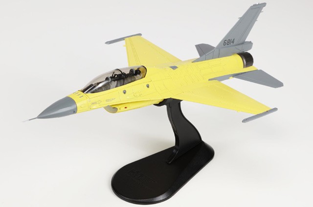 HA38046 Hobby Master F-16V Fighting Falcon 1/72 Model #6814 ROCAF