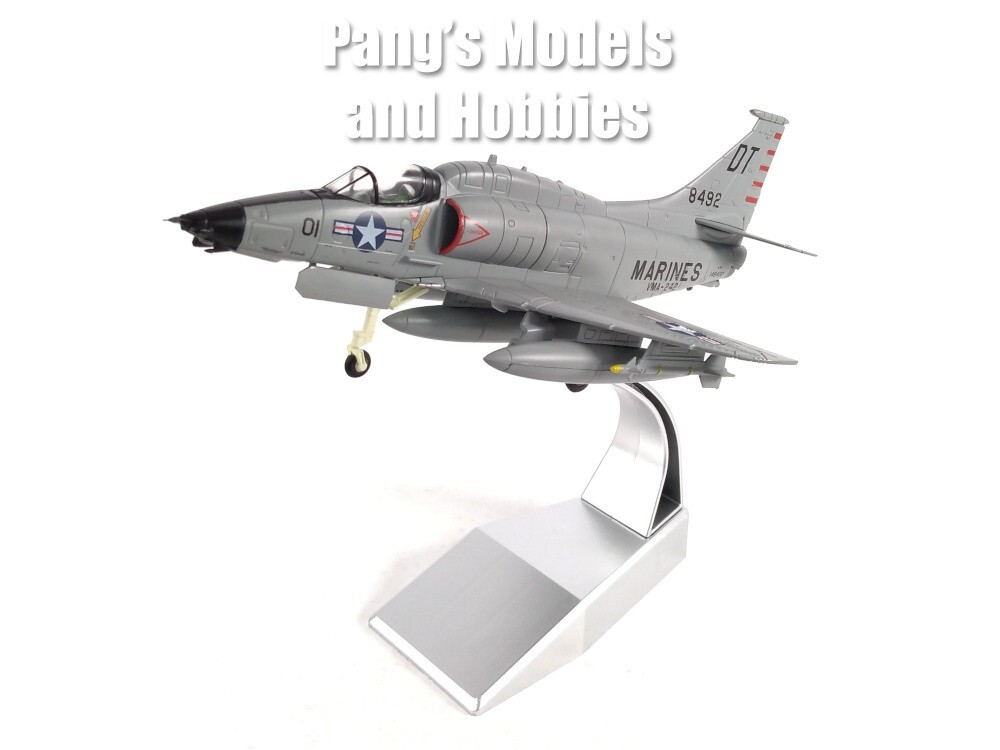 Douglas A-4 A-4D Skyhawk VMA-242 “Bats” MARINES 1962 1/72 Scale Diecast Model