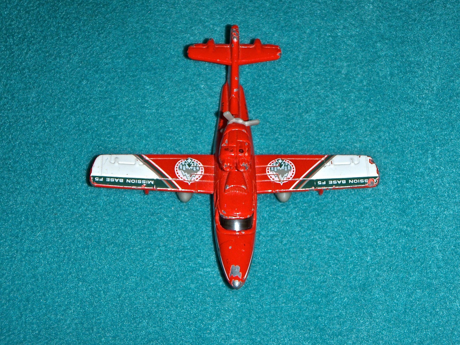 VINTAGE 2001 MATCHBOX SKY BUSTERS MISSION BASE F5 SEARCH PLANE 4″ DIECAST TOY