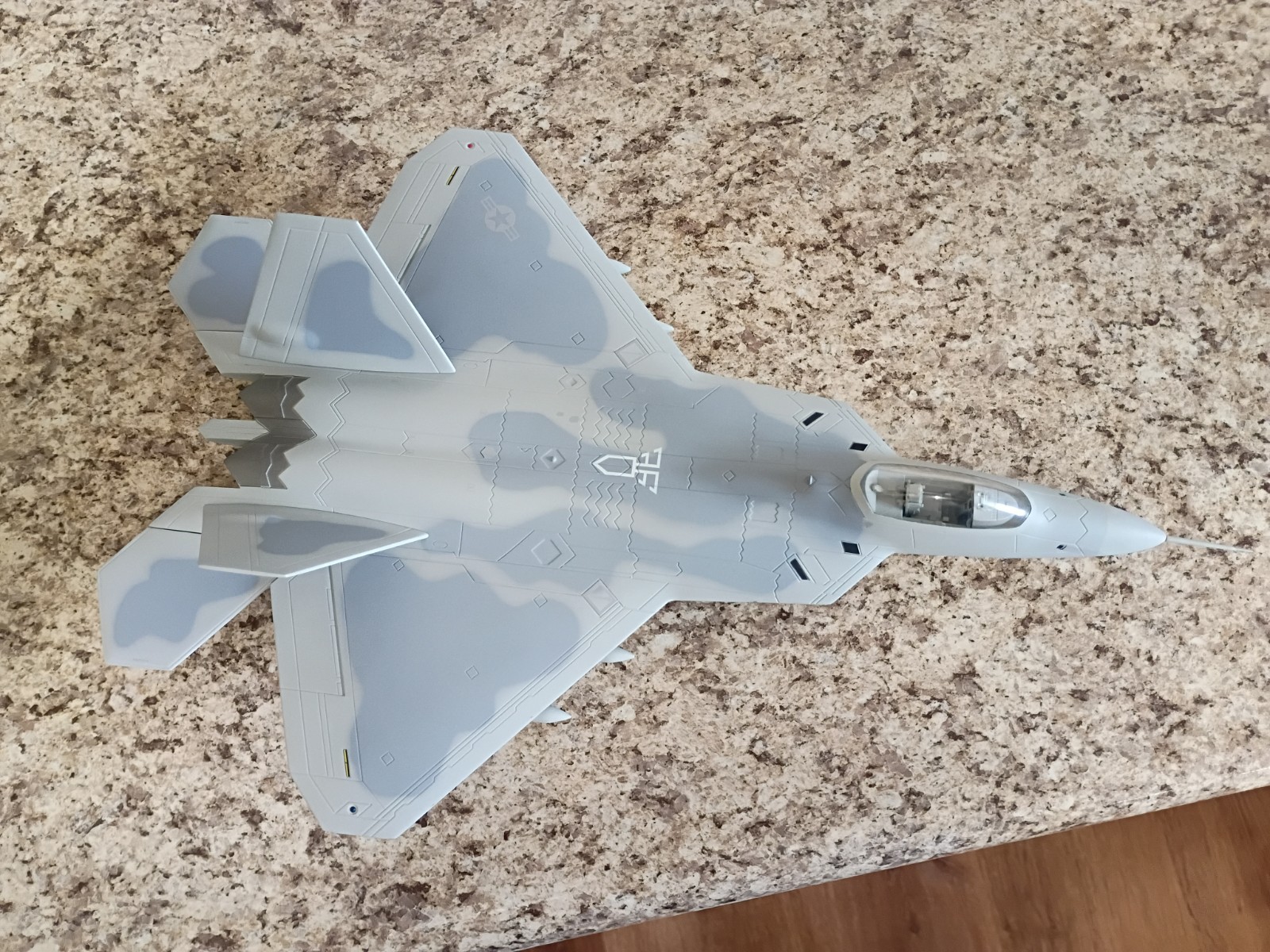 Franklin Mint Armour diecast B11E366 F-22 Raptor 01, USAF Test Wing 1:48 scale