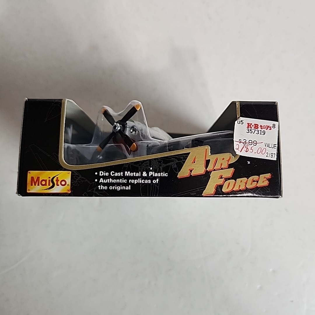 New In Box 1997 Maisto Air Force Tailwinds SE WWII USA P- 47D Thunderbolt X59