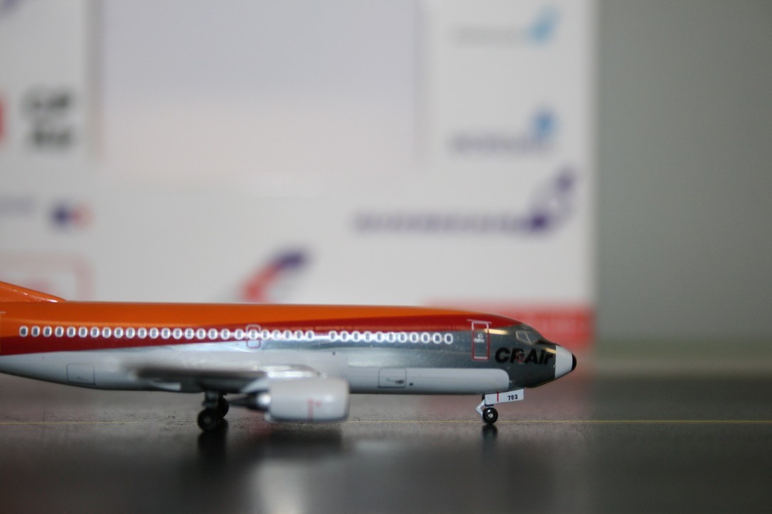 Aeroclassics 1:400 CP Air Boeing 737-300 C-FCPI Die-Cast Model Plane
