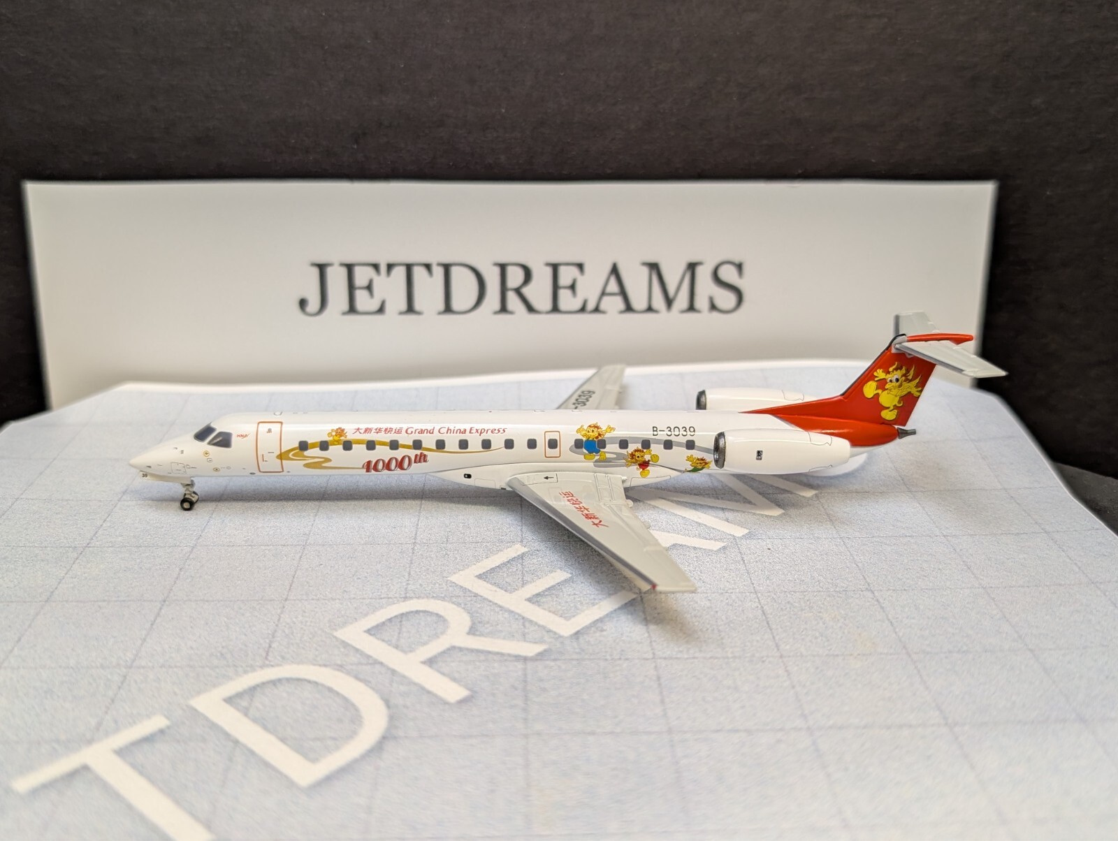 1/200 GRAND CHINA EXPRESS EMBRAER ERJ-145 1000TH COLORS B-3039 AVIATION 200