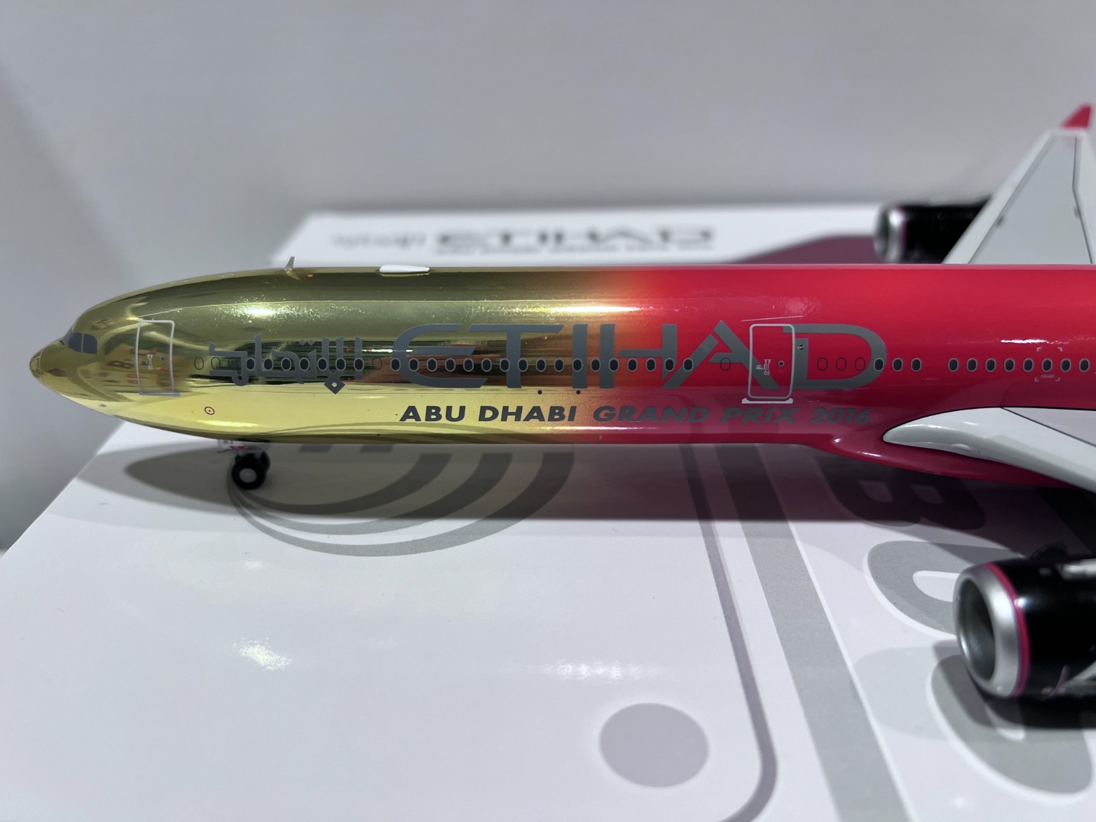 JC Wings 1:200 Etihad Airbus A340-600 Formula One F1 GOLD limited edition A6-EHJ