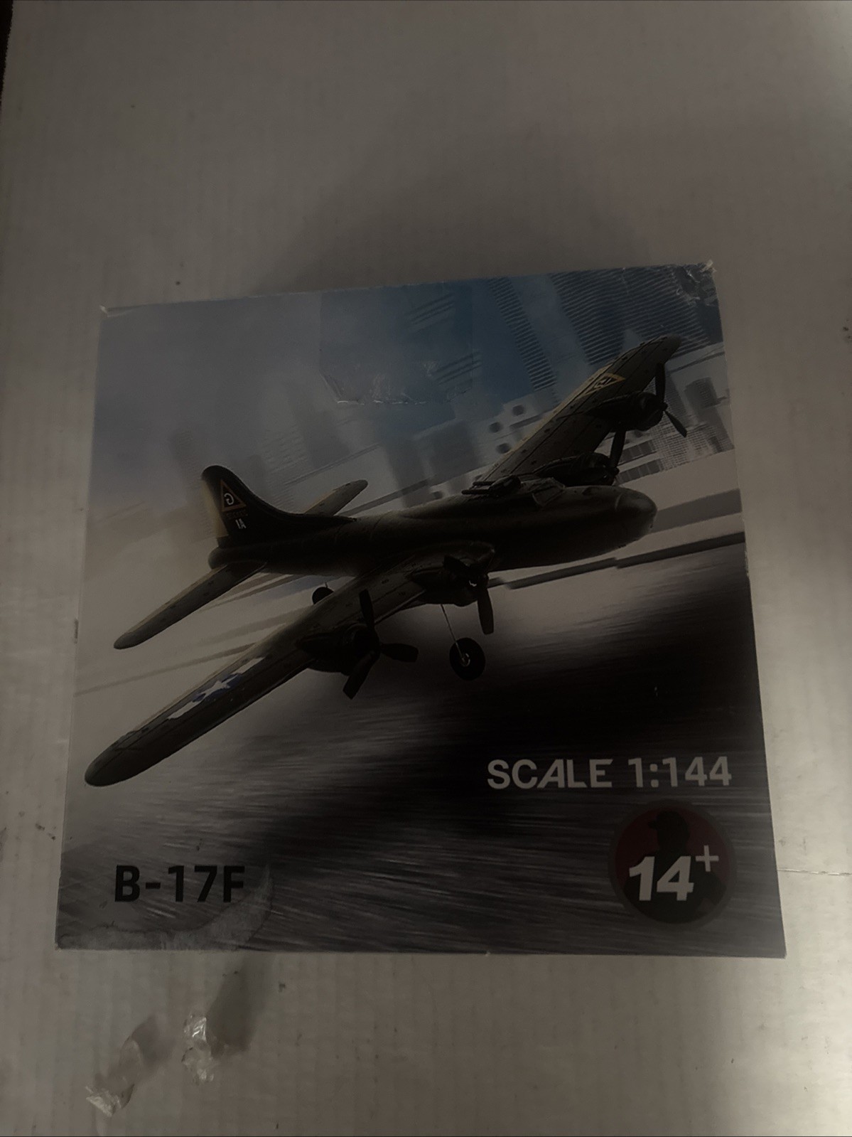 BOEING B-17F Flying Fortress Scale 1/144 Open Box New