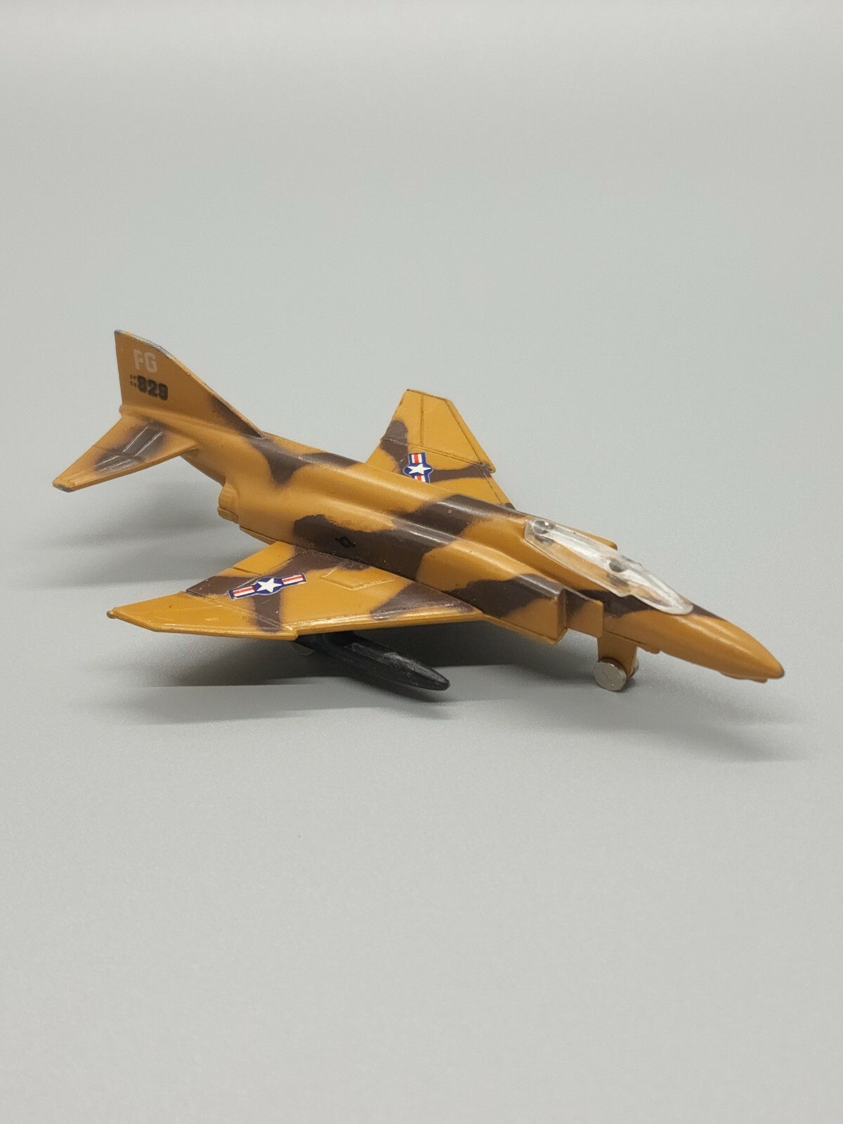 1/200 Scale USAF McDonnell Douglas F-4c Phantom II Diecast Model – Zee Toys A118
