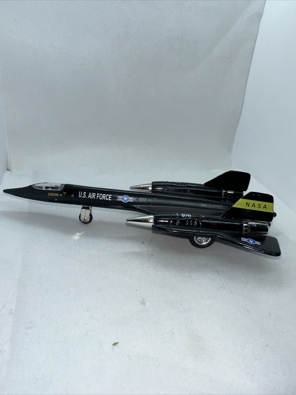 SR-71 Blackbird Jet Fighter Daron 8″ Die-cast Pullback and Go Action