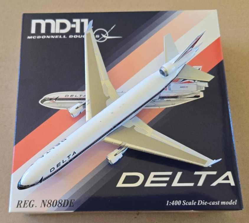 1:400 McDonnell Douglas MD-11 Delta Airlines N808DE Panda Models