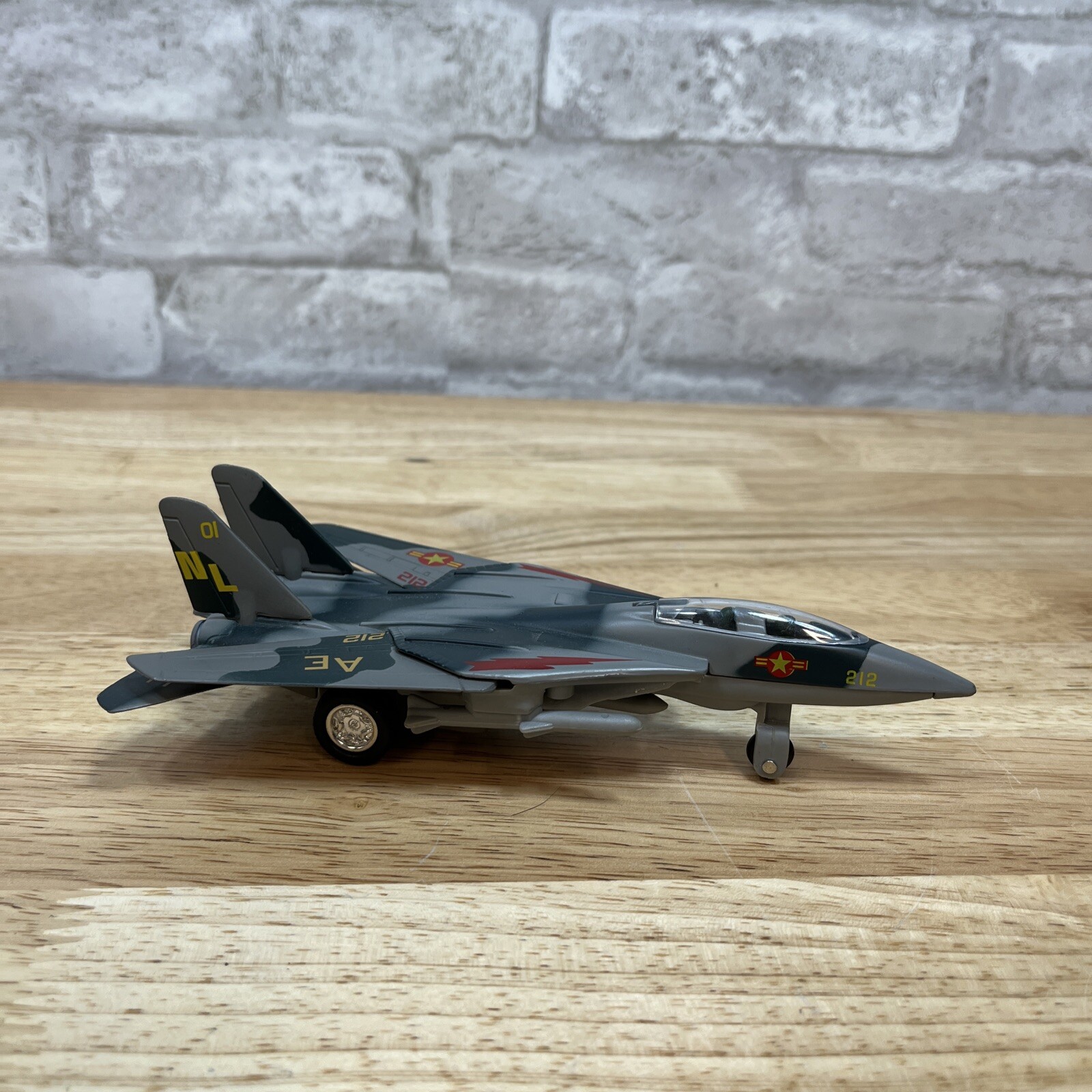 Nice Plastic/Die Cast US Air Force 7 inch Fighter Jet AE 212 w Pull Back Action