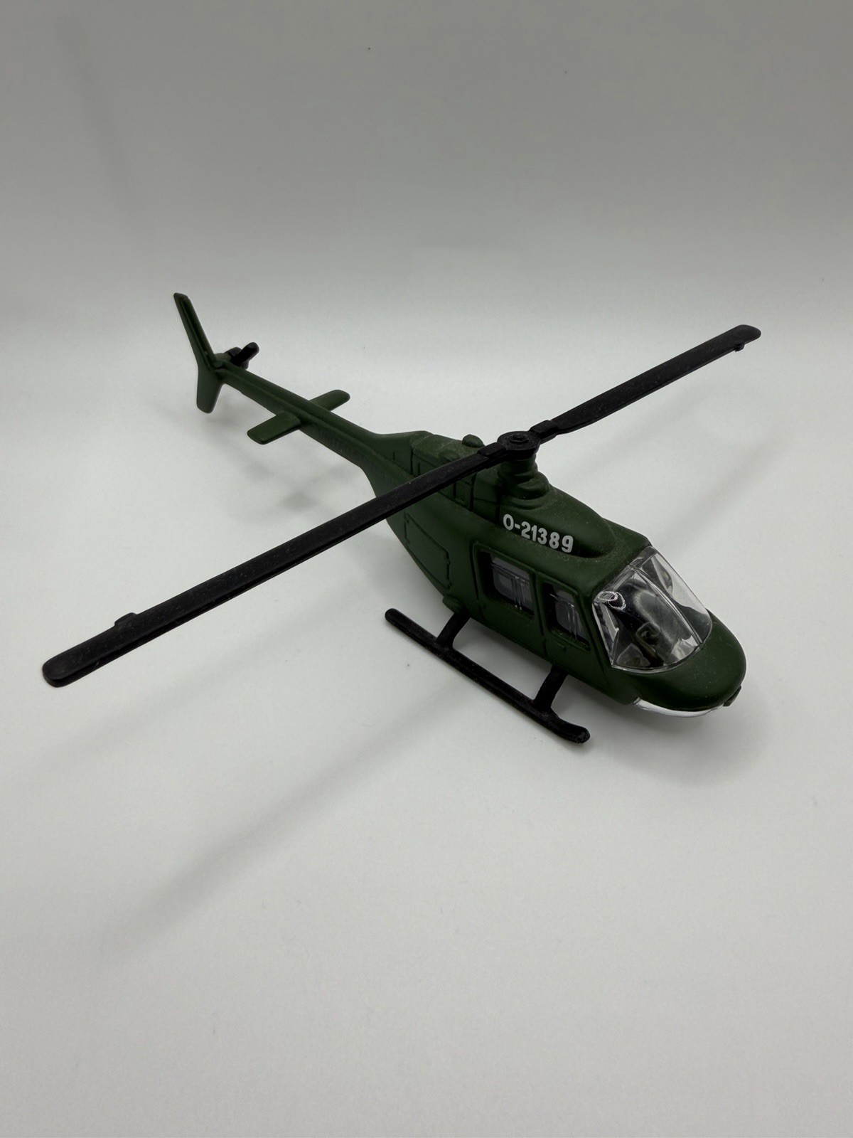 Maisto Bell OH-58A Kiowa Helicopter Model 5.5in United States Army Green