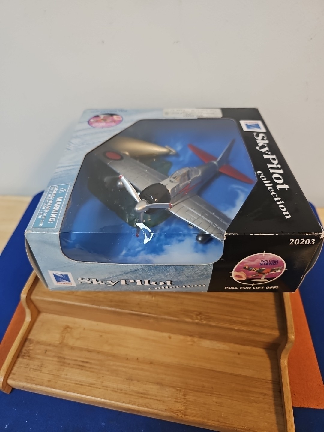 1:48 Scale Sky Pilot Collection By EXCITE® No. 20203 with Stand Grey V-190