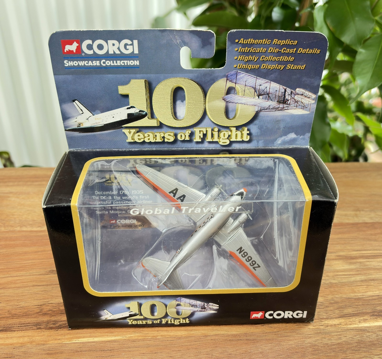 Corgi Collection 100 Years Of Flight Douglas DC3 American Airlines CS90137