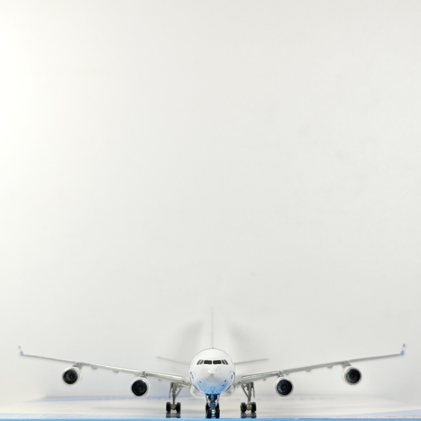 Phoenix 11866 1:400 Aerolineas Argentinas A340-200 LV-ZRA Alloy Aircraft Model
