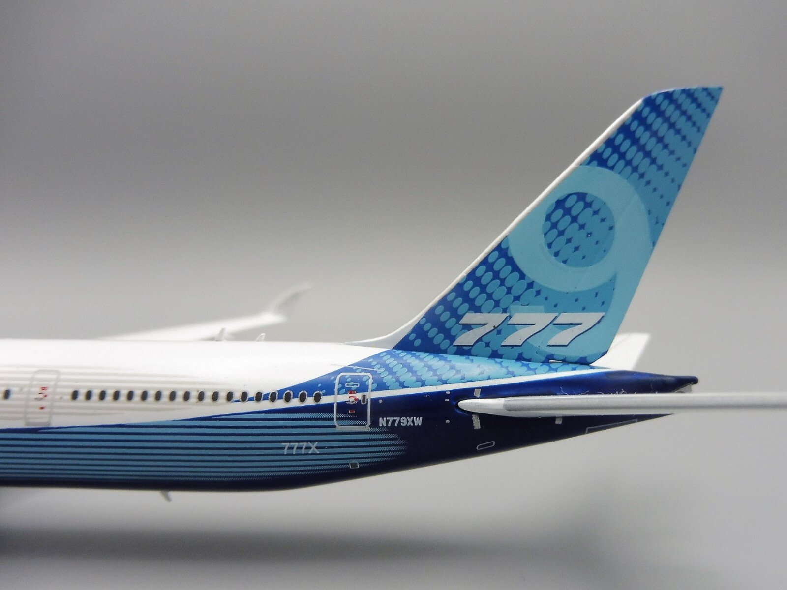 Boeing 777-9 House Colours 1/400 JC Wings LH4160X 777 Folded Wingtips N779XW