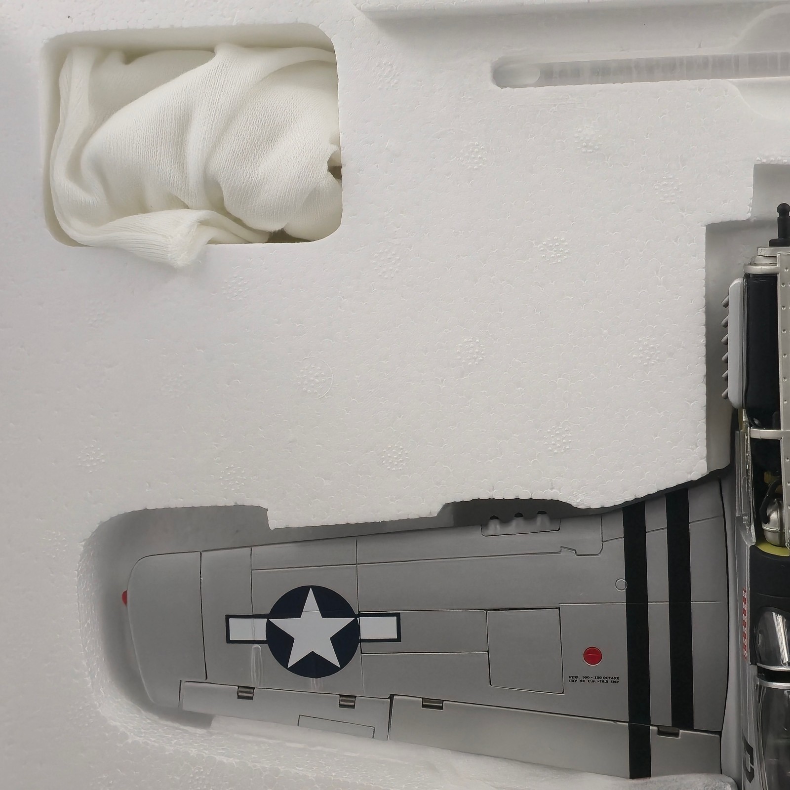 GMP 1/35 Scale Diecast P-51D-15-NA Mustang Glamorous Glenn III Plane No. 51002