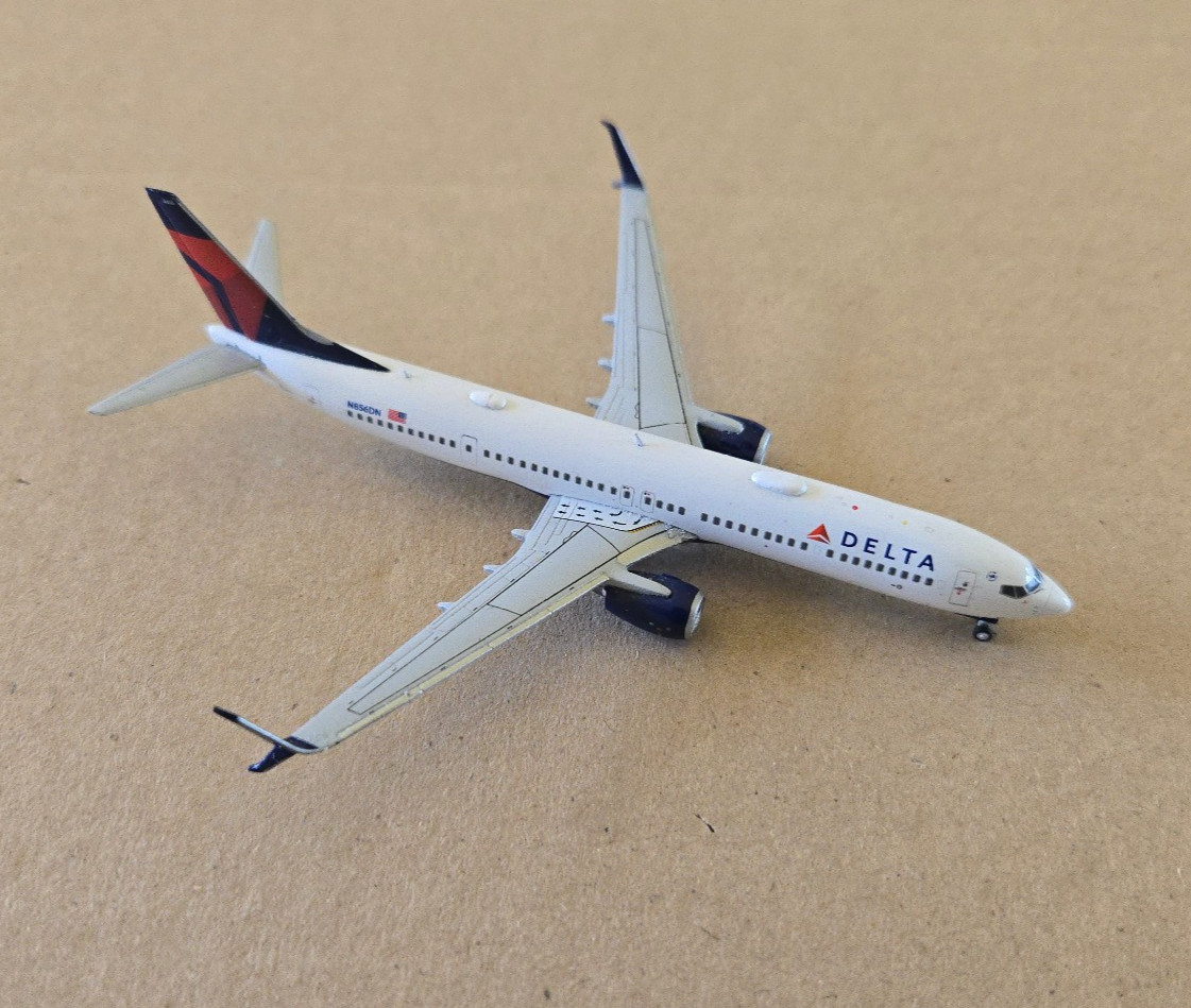 1:400 Boeing 737-900ER Delta Airlines N856DN Gemini Jets