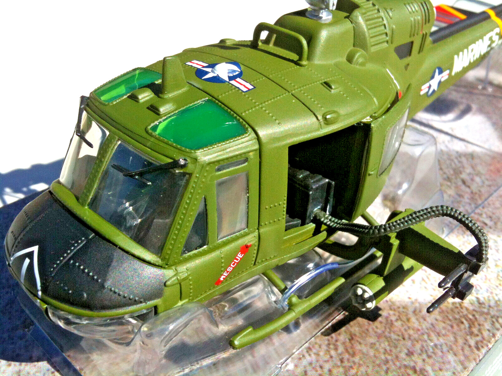 Corgi Bell UH-1E Huey Assault Helicopter USMC HMLA-267 Camp Pendelton, CA 1:48