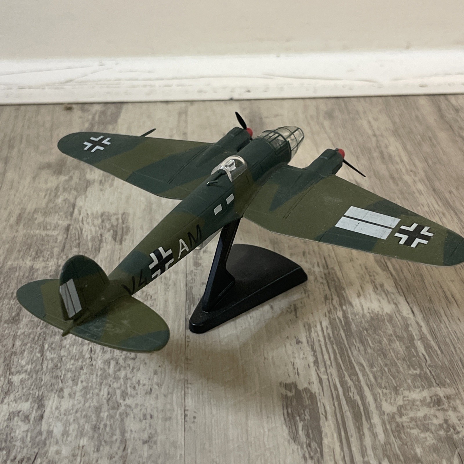 Atlas Editions 1:144 Scale Heinkel He111 H-6 Germany – See Photos