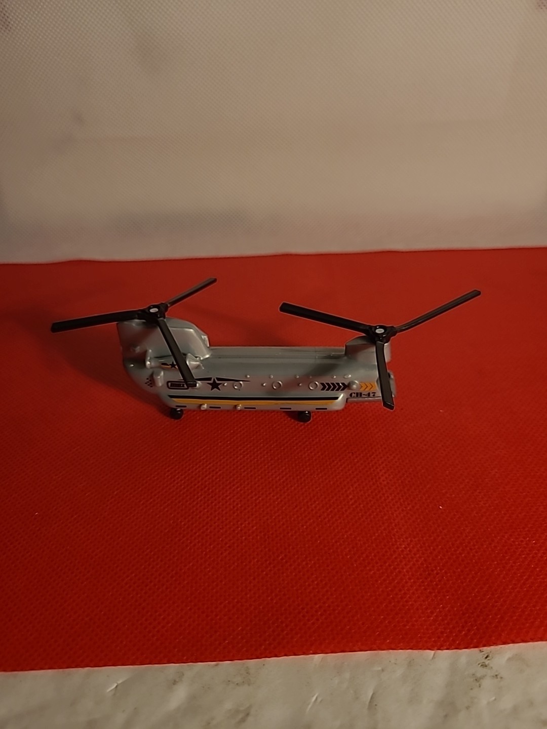 Matchbox: 2018 CH-47 Silver Chinook Helicopter (2018, Mattel)