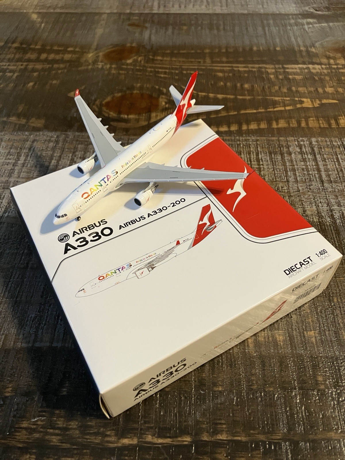 Phoenix Models Qantas Australia Airbus A330-200 LGBTQ Pride Rainbow 1:400 VH-EBL