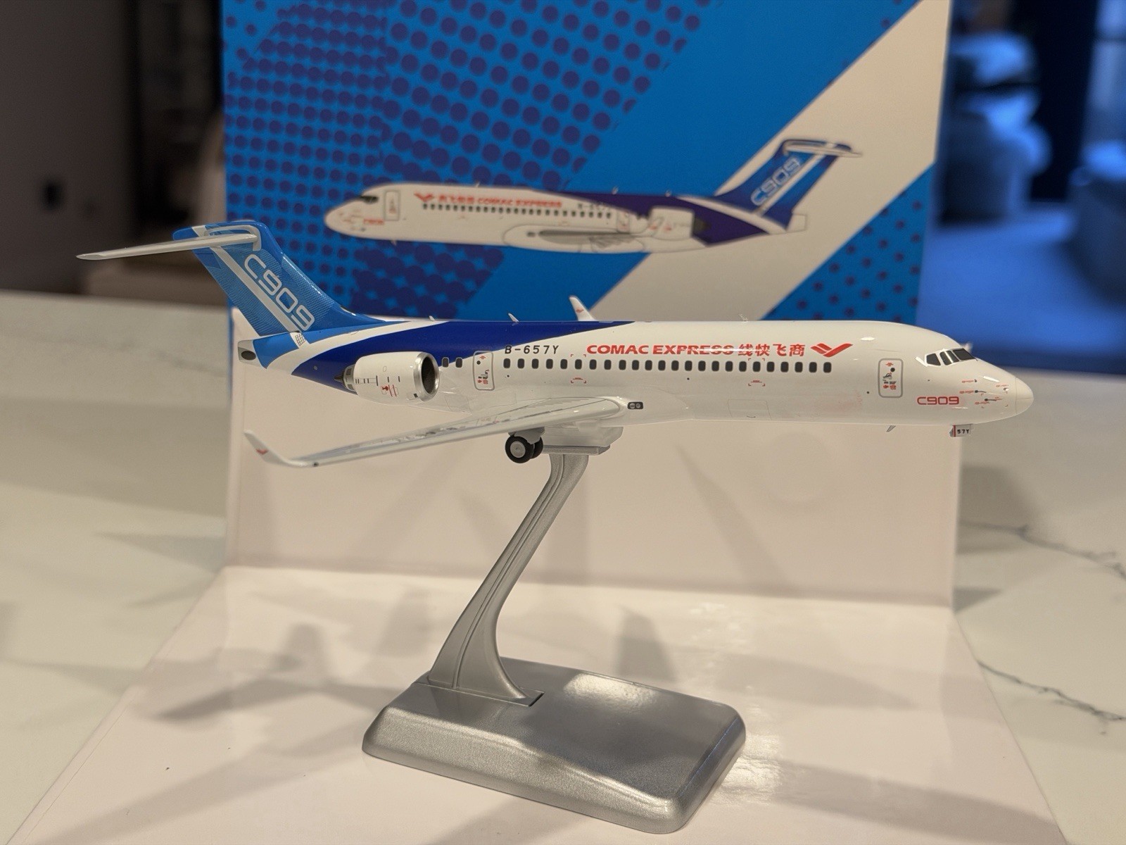 NG Models COMAC Express C909 1:200 B-657Y