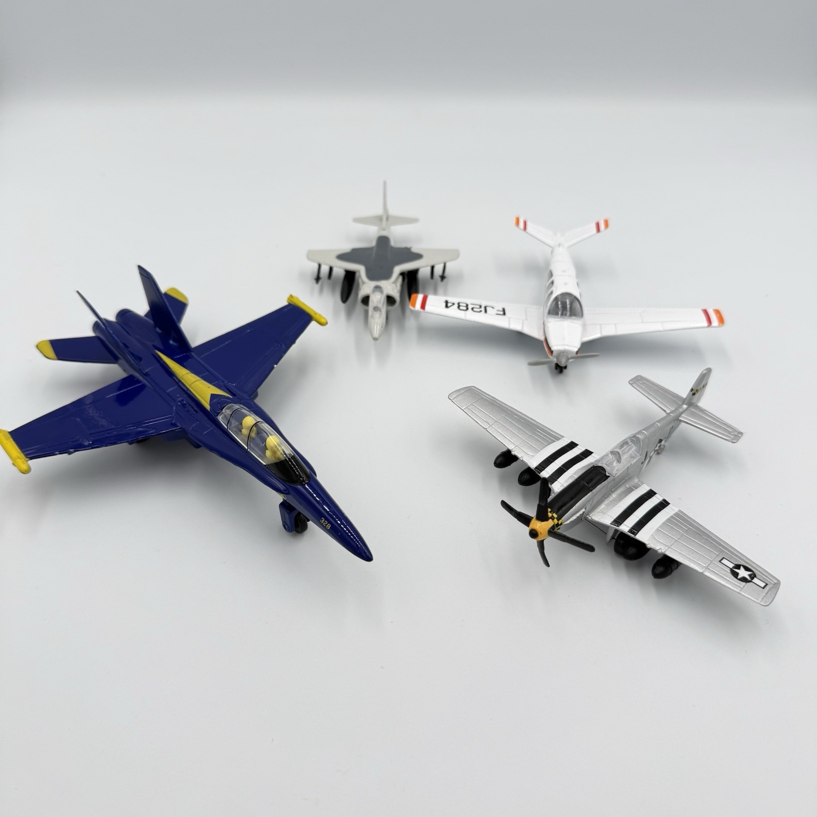 Diecast Plane Airplane Toy Lot Of 4 US Navy Blue Angels Beechcraft Mustang AV-88