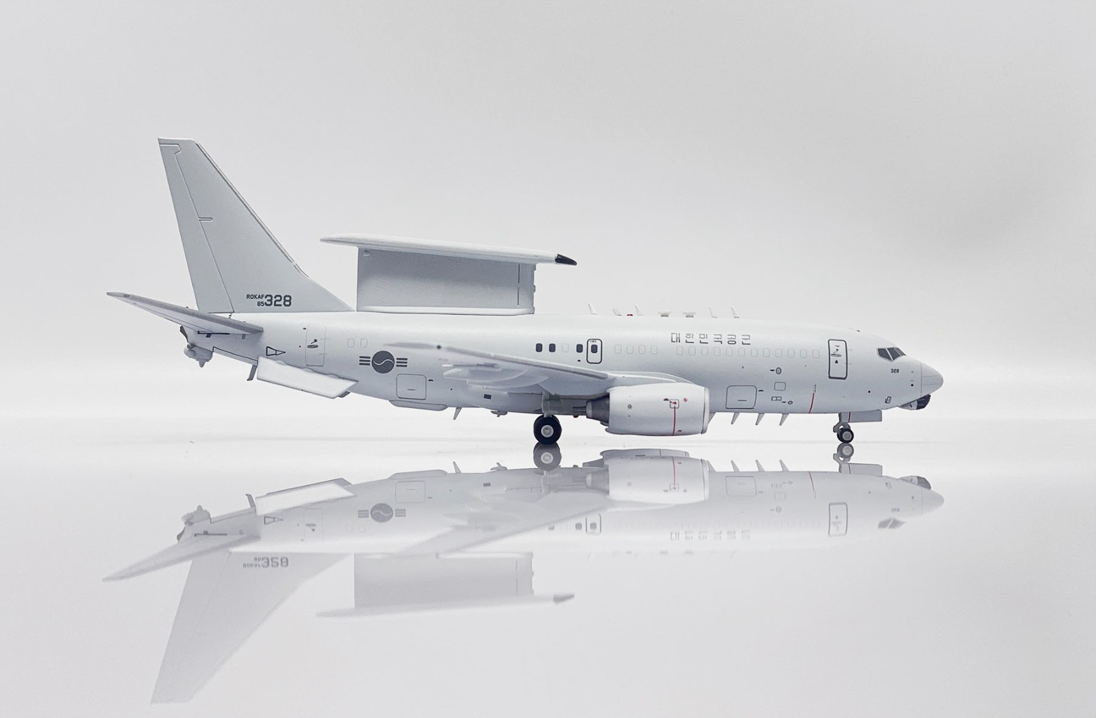 Korea Air Force Boeing 737-700 Peace Eye 65-328 JC Wings XX20288 Scale 1:200