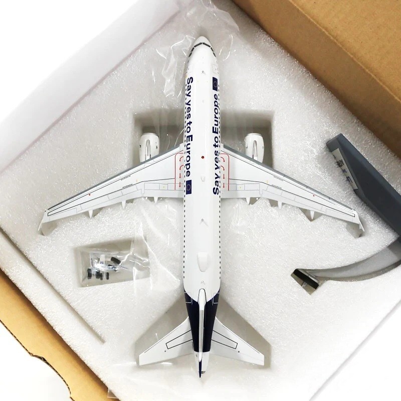 A320 LUFTHANSA REG: D-AIZQ WITH STAND – JFOX JFA320031 1/200 – SALE