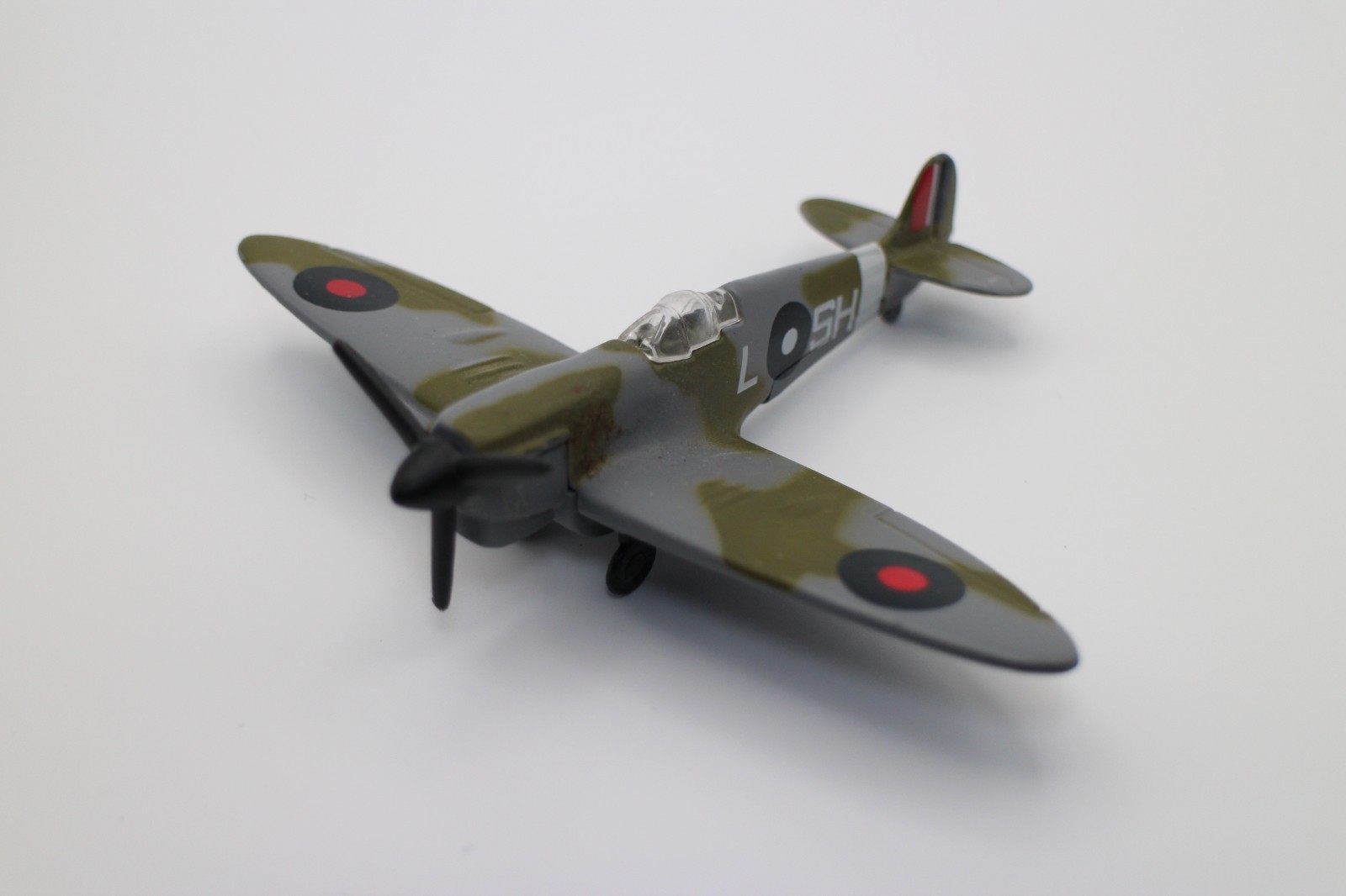 Maisto Tailwinds Supermarine Spitfire RAF Camouflage WWII Fighter Toy Plane