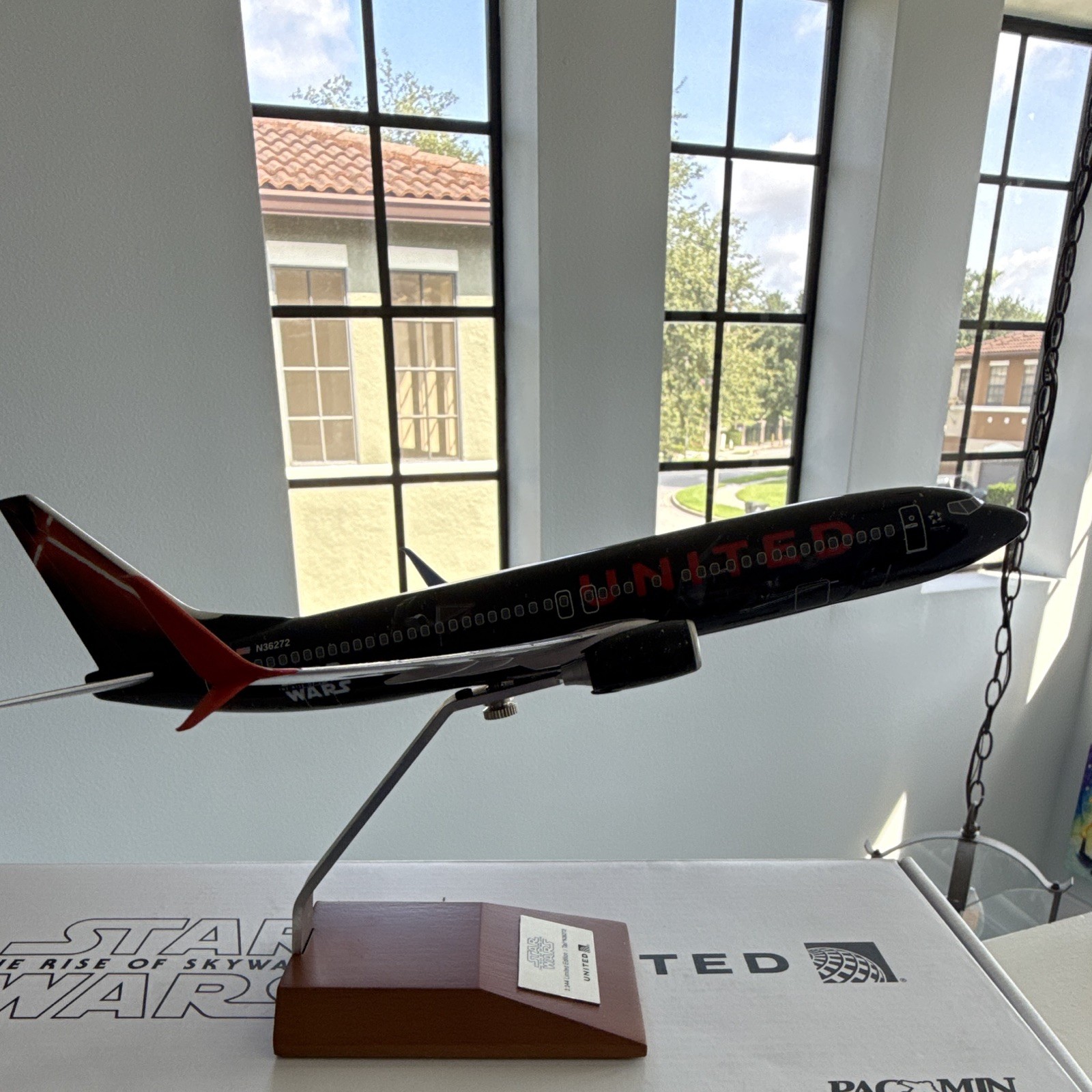 Pacmin United Airlines Star Wars Rise of Skywalker Boeing 737 1:144
