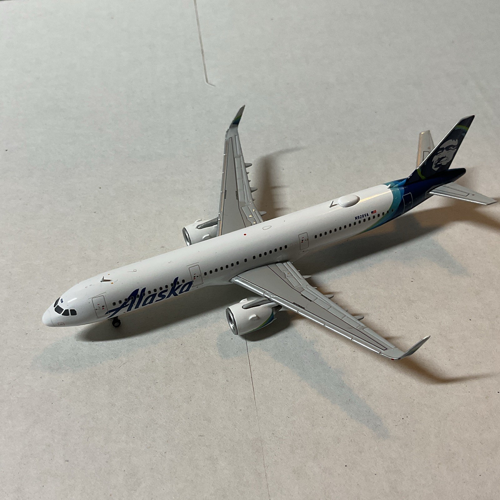 GeminiJets Alaska Airlines Airbus A321neo N929VA 1:400 Diecast Airliner w/ Stand